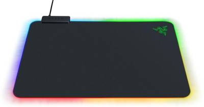 Игровая поверхность Razer Firefly V2 RZ02-03020100-R3M1